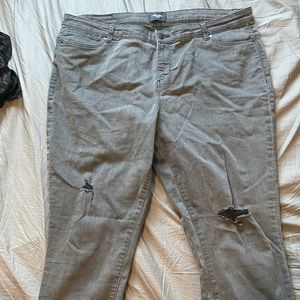 Grey Skinny Jeans w/Small Rip Details